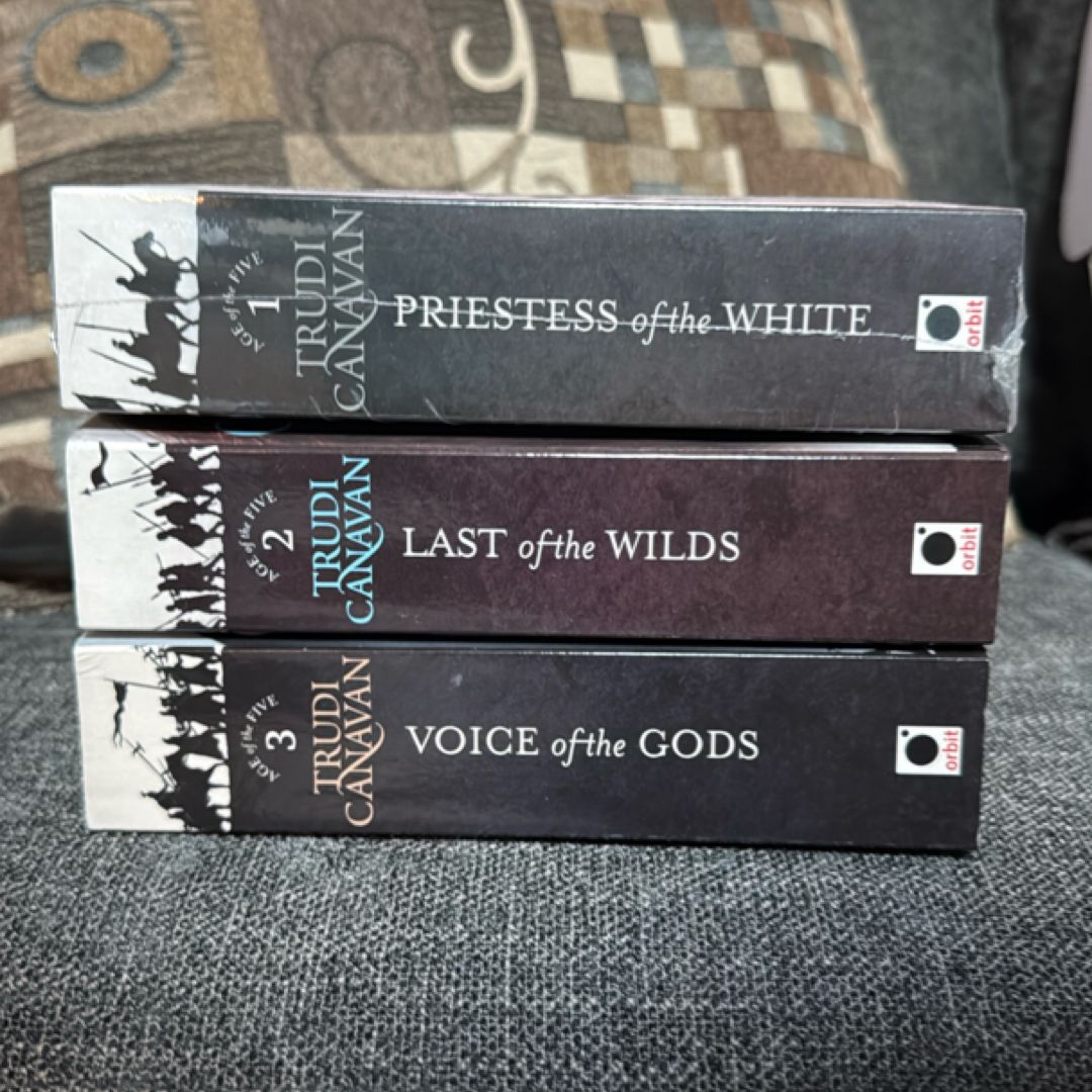Priestess of the White (Age of the Five) bundle