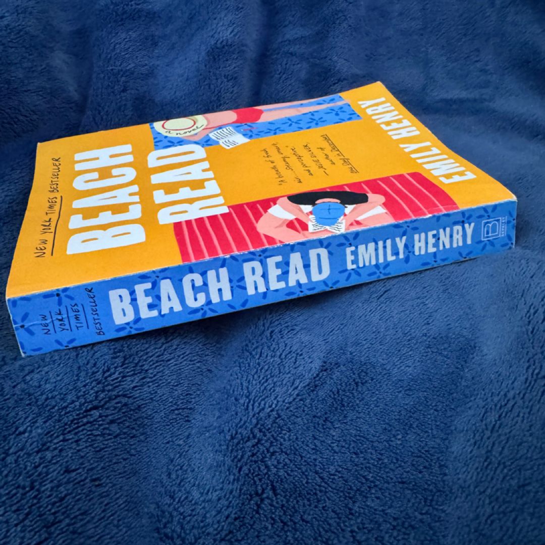 Beach Read by Emily Henry, Paperback | Pangobooks