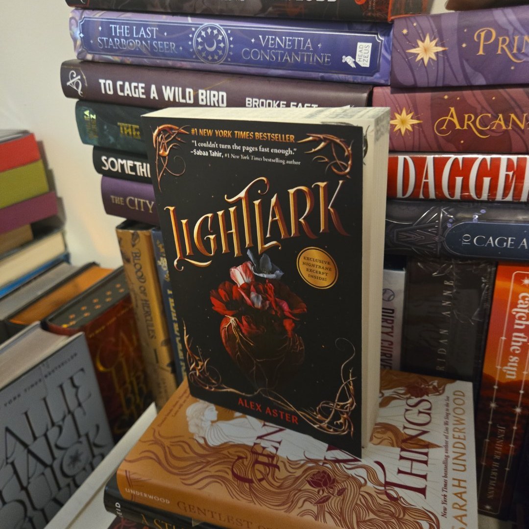 Lightlark (the Lightlark Saga Book 1)