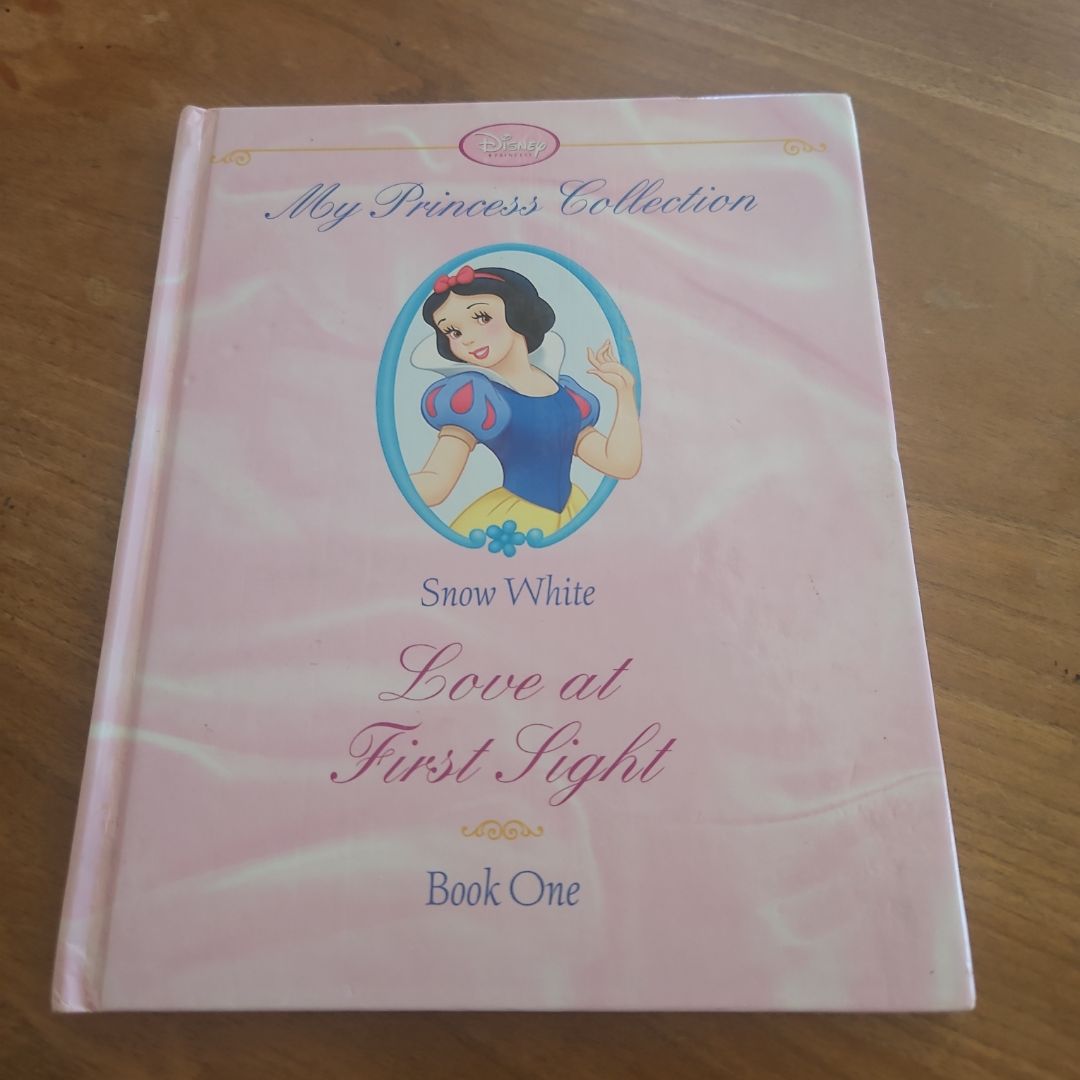 Disney Princess Collection Bk. 1 Snow White : Love at First Sight