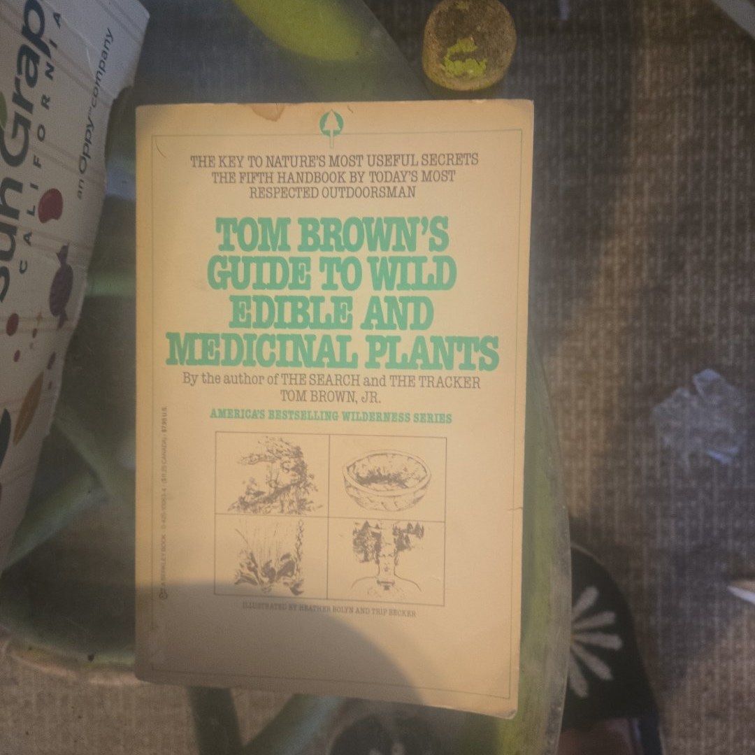 Tom Brown's Field Guide to Wild Edible and Medicinal Plants