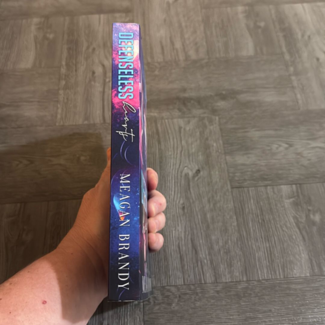 Defenseless Hearts : Alternate Cover Edition