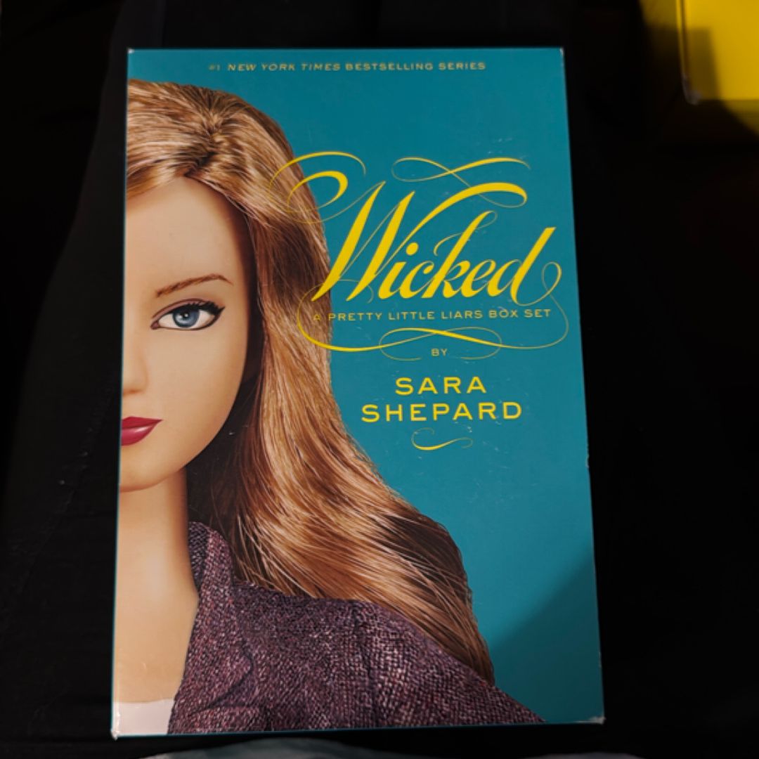 A Pretty Little Liars Box Set: Wicked: the Second Collection