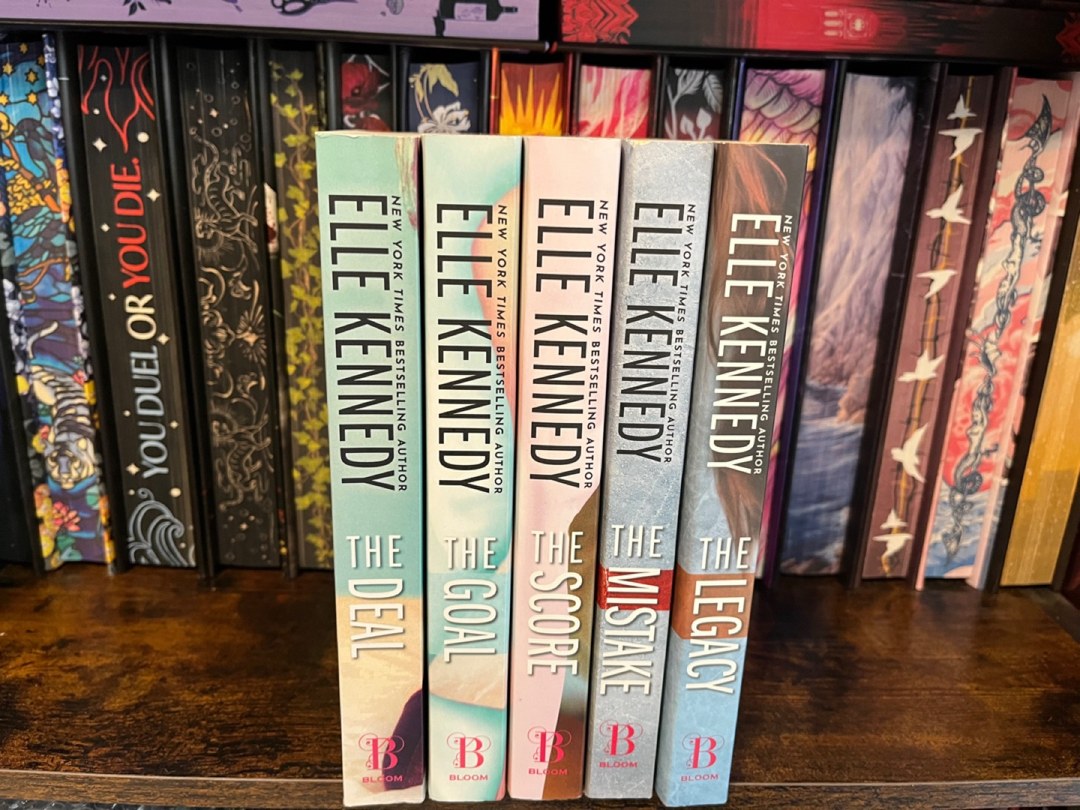 Elle Kennedy Off Campus Series 5 Book Bundle The Deal, The Goal, The Score, The Mistake, The Legacy OOP