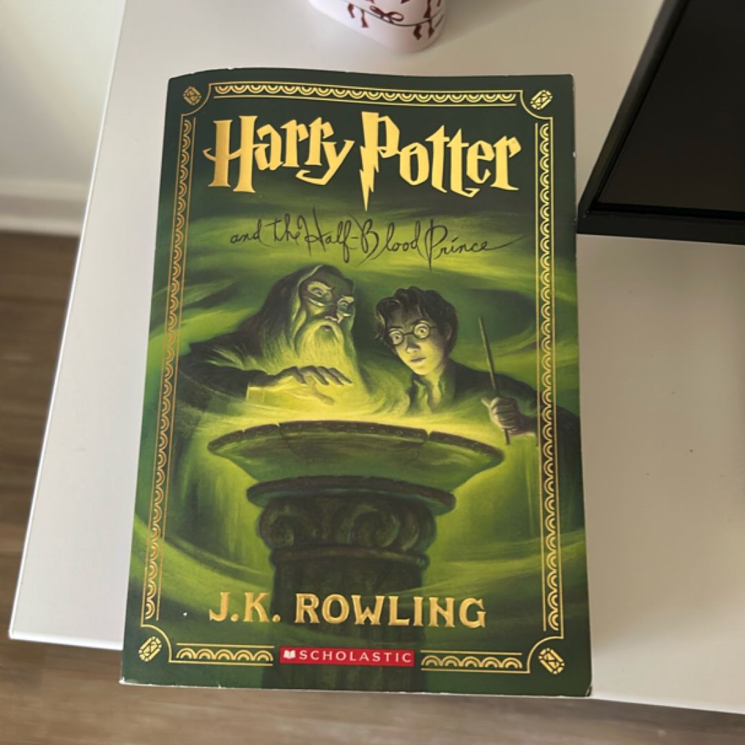 Harry Potter and the Sorcerer's Stone (Harry Potter, Book 1)