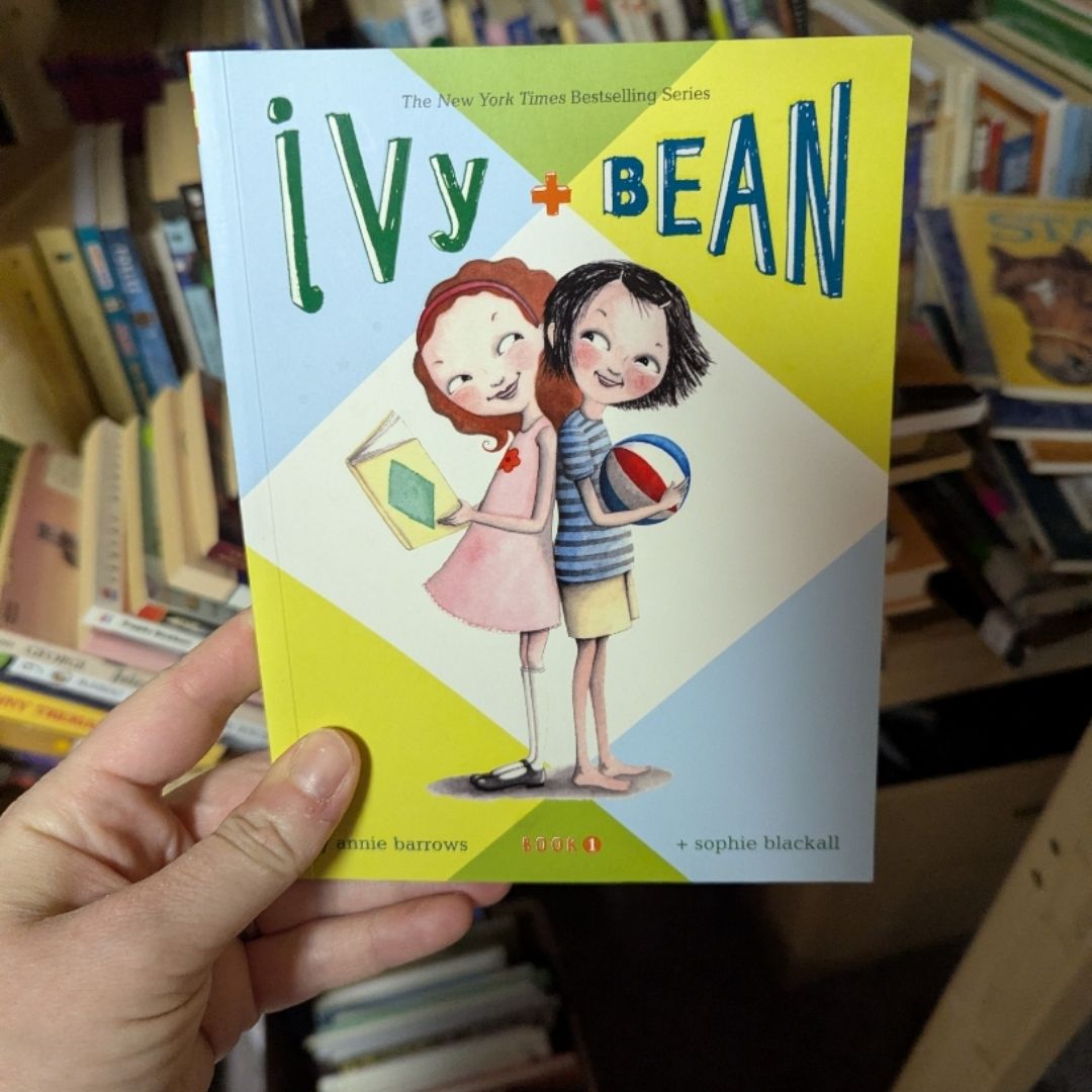 Ivy and Bean - Book 1 (Ivy and Bean Books, Books for Elementary School)