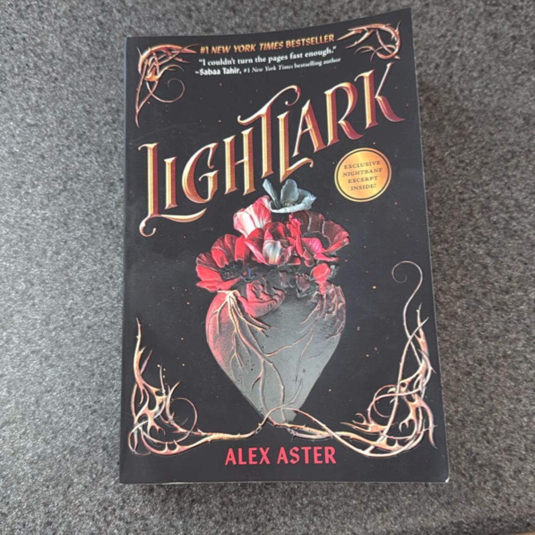 Lightlark (the Lightlark Saga Book 1)