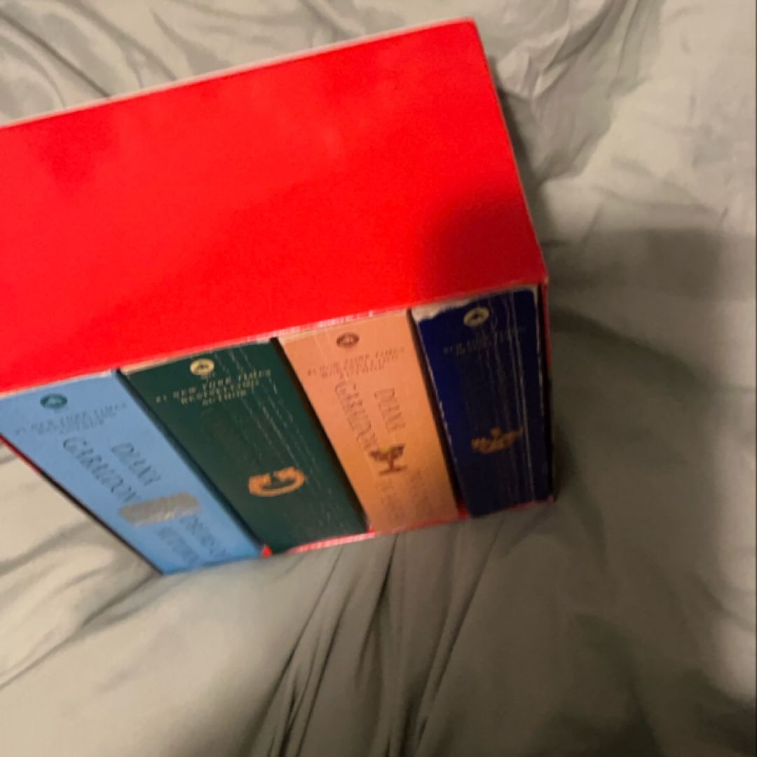 Outlander 4-Copy Boxed Set