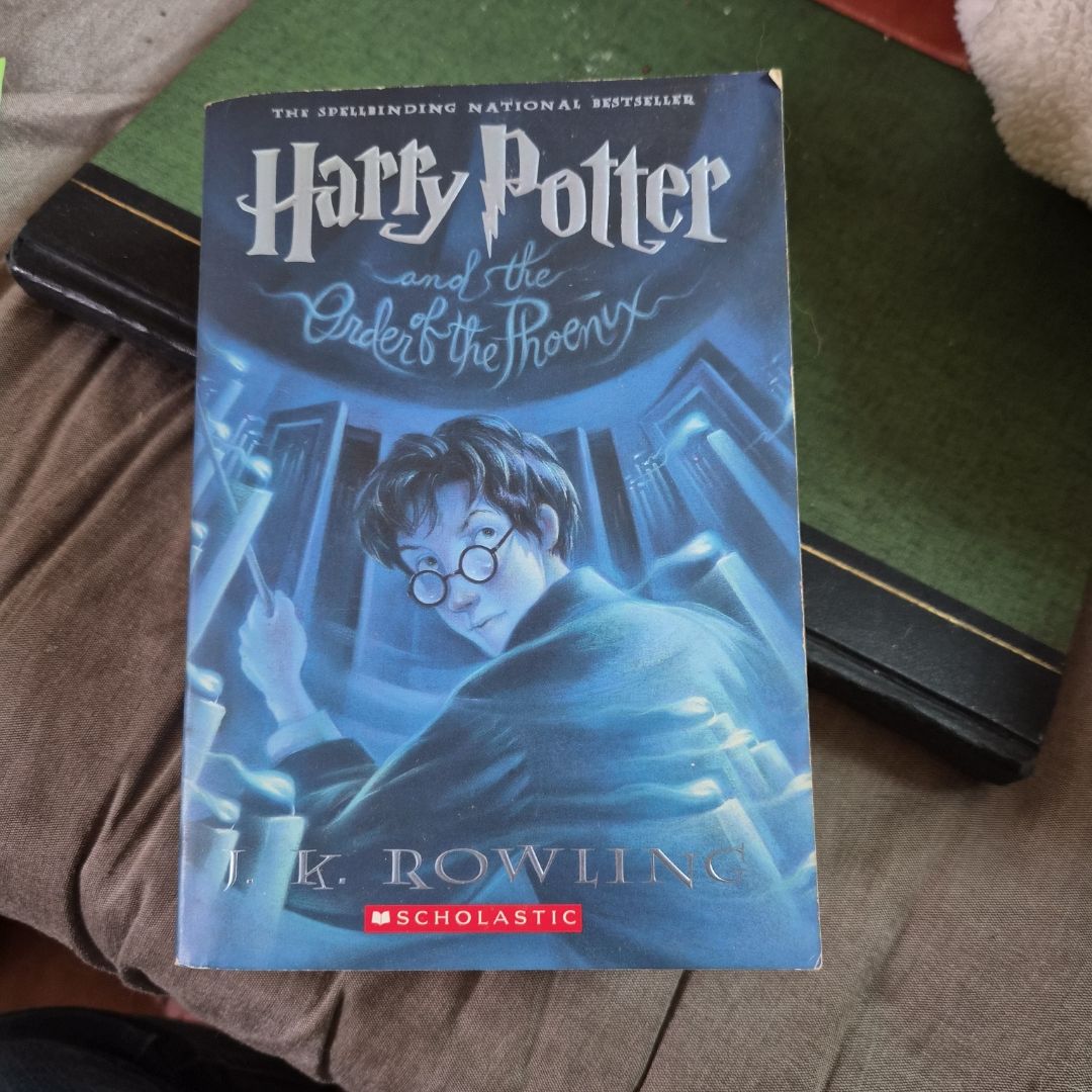 Harry Potter and the Order of the Phoenix (Harry Potter, Book 5)