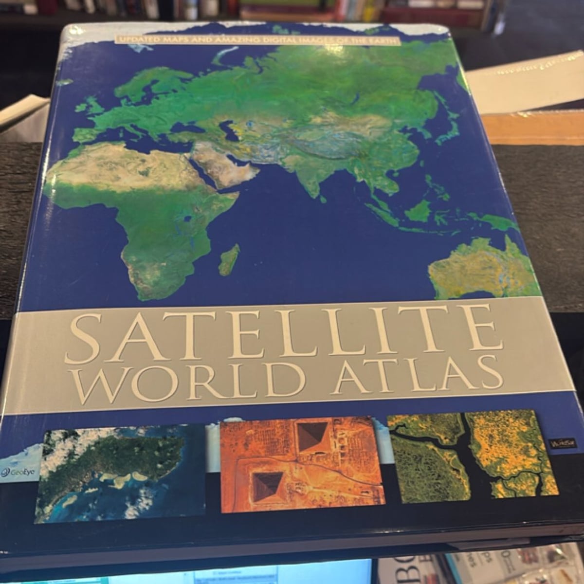 Satellite World Atlas: Updated Maps and Amazing Digital Images of the ...