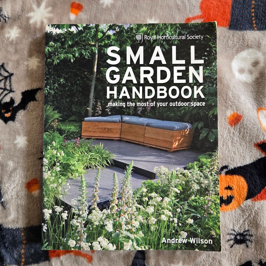 Royal Horticultural Society Small Garden Handbook