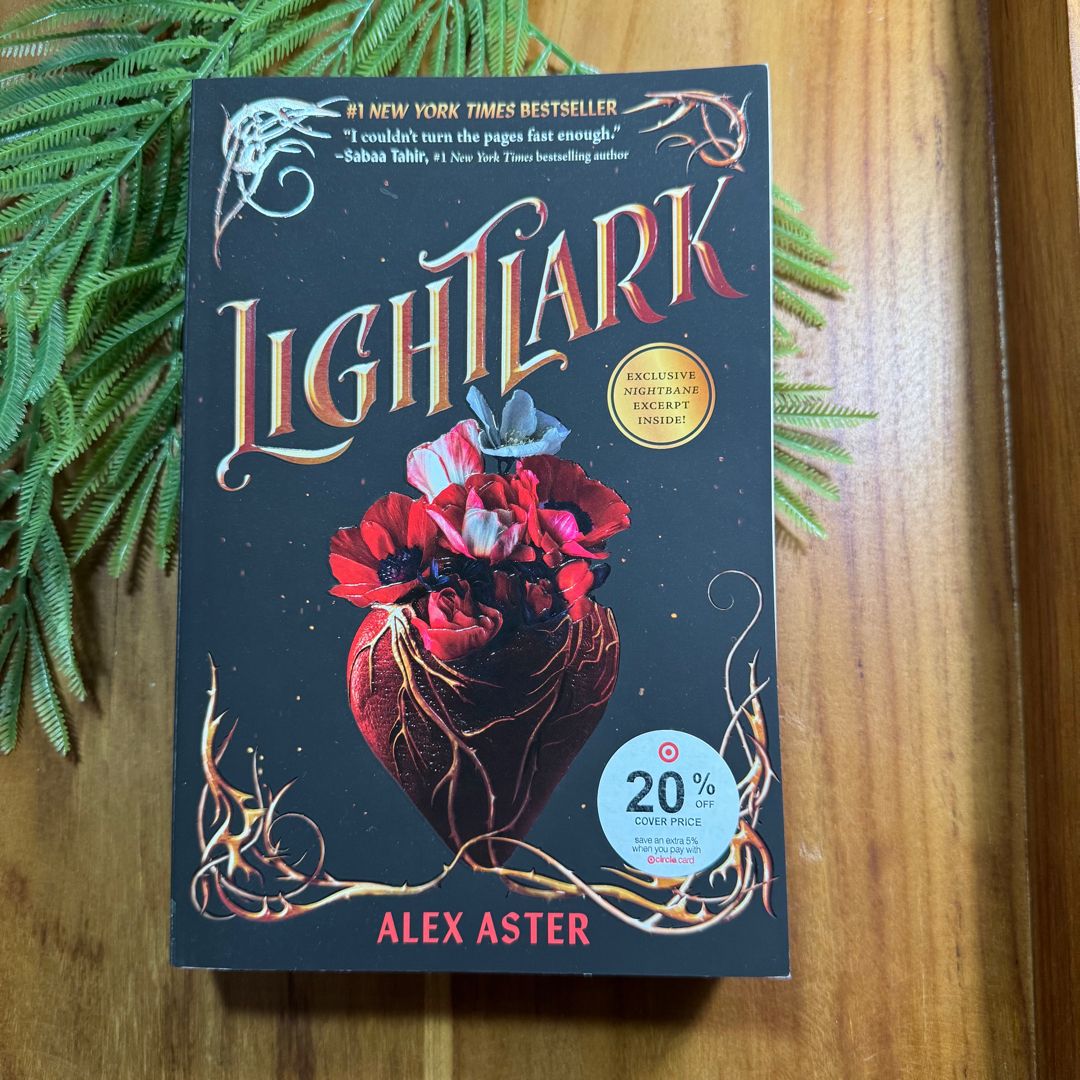 Lightlark (the Lightlark Saga Book 1)