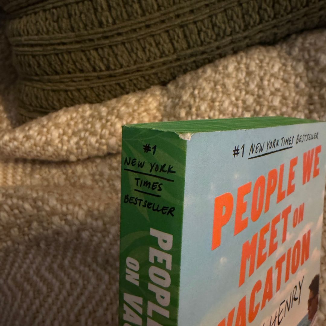 People We Meet on Vacation: Collector's Edition (Netflix Tie-In)