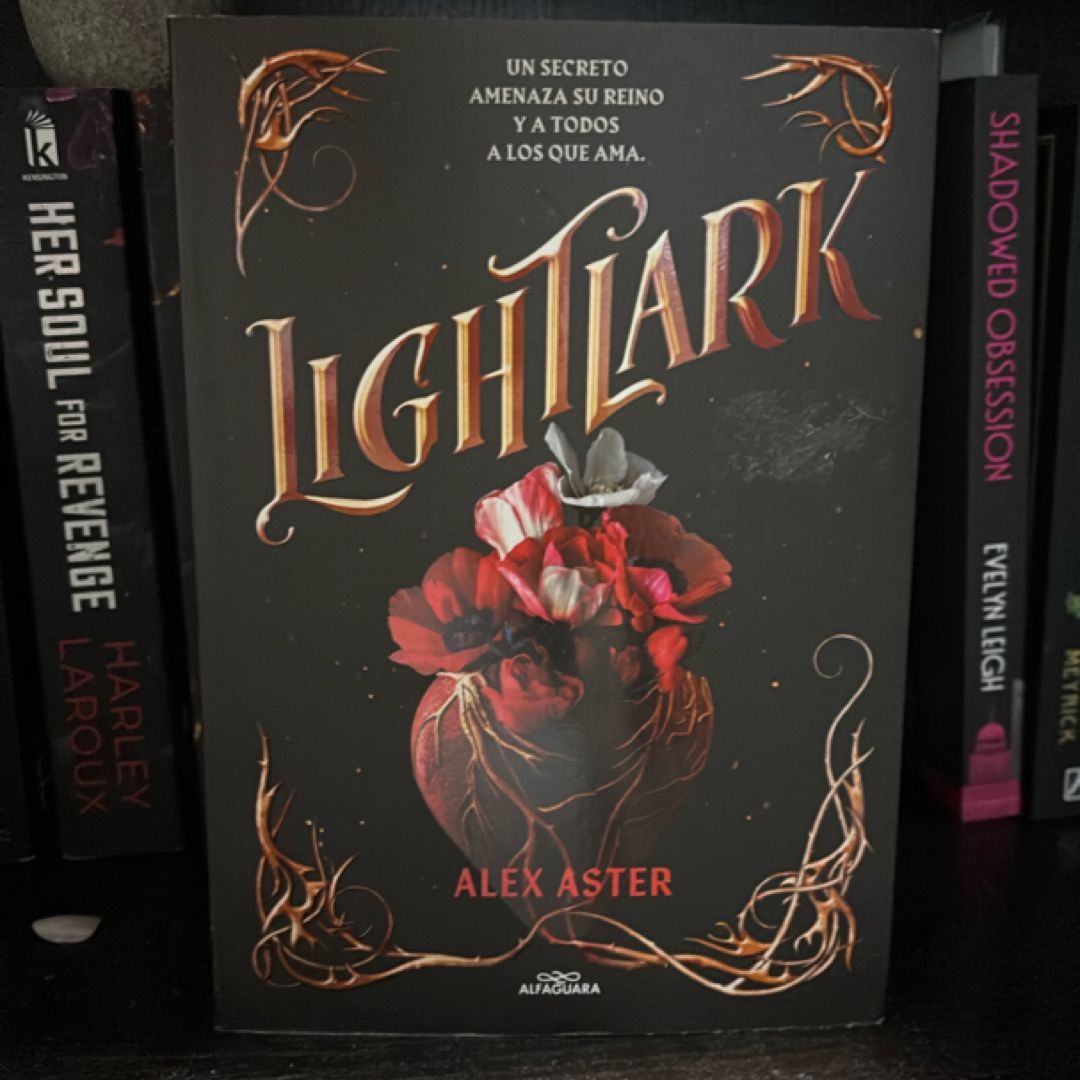 Lightlark (Spanish Edition)