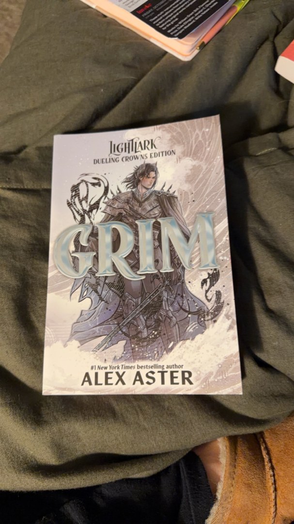 Grim: Dueling Crowns Edition (a Lightlark Saga Deluxe Companion Book)