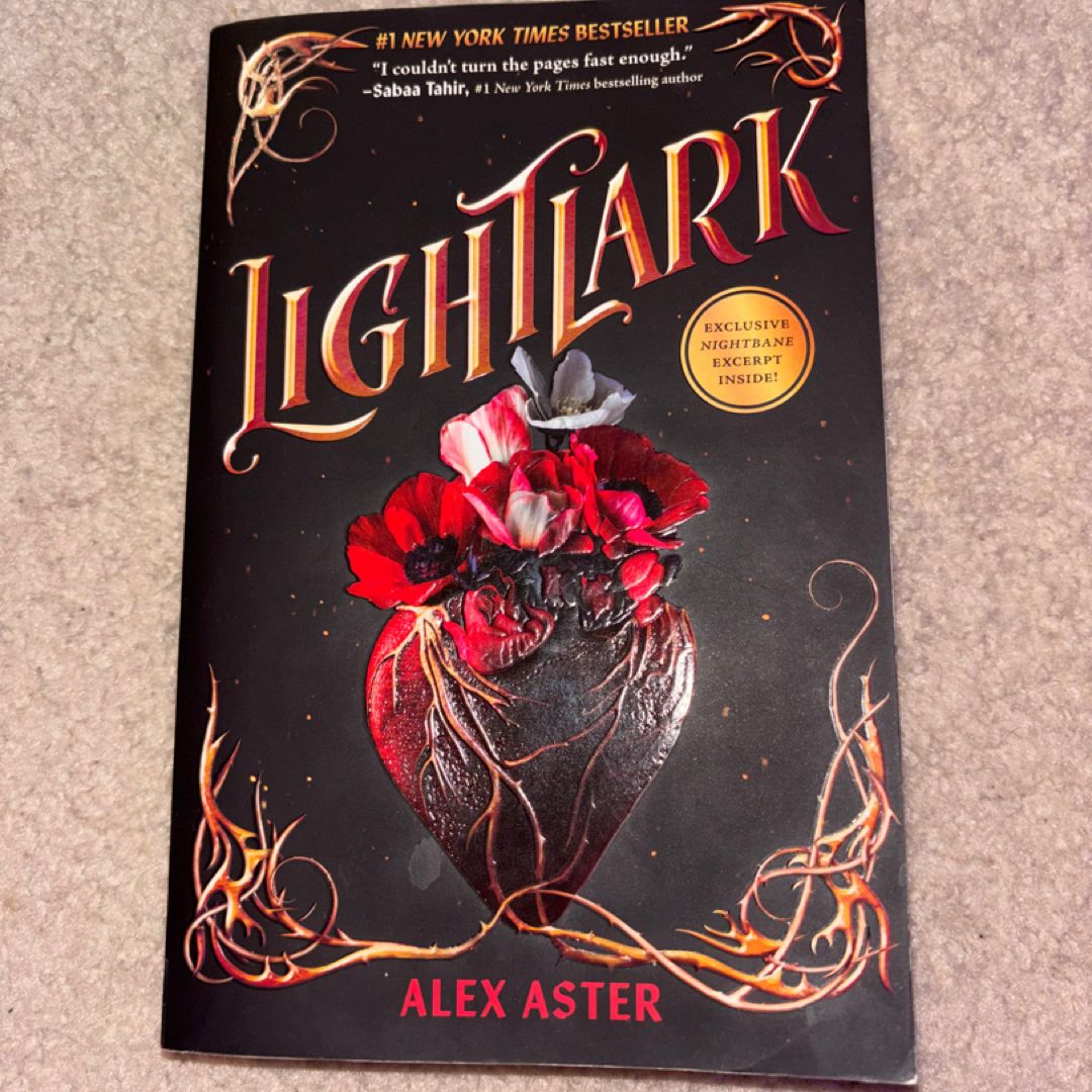 Lightlark (the Lightlark Saga Book 1)