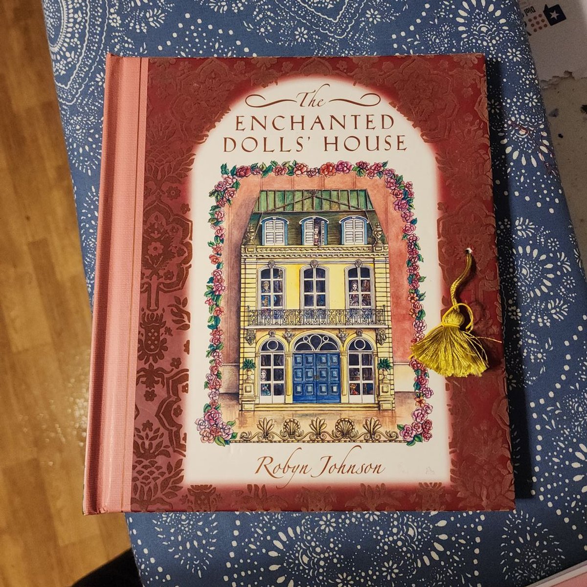The Enchanted Dolls' House by Robyn Johnson, Hardcover | Pangobooks