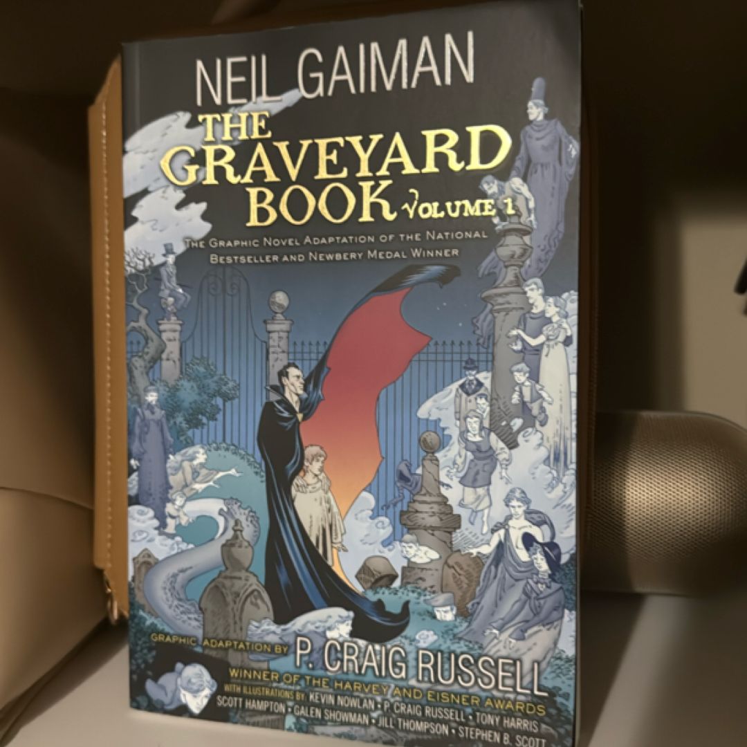 The Graveyard Book Graphic Novel: Volume 1