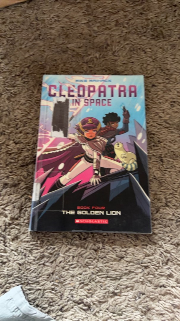 The Golden Lion: a Graphic Novel (Cleopatra in Space #4)