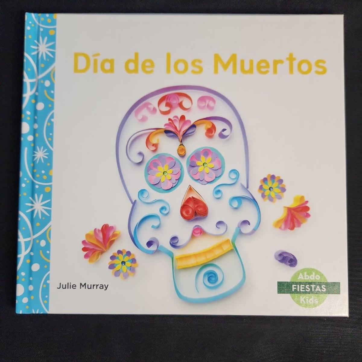 Día de Los Muertos (Day of the Dead) by Julie Murray