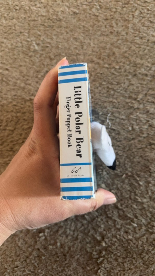 Little Polar Bear: Finger Puppet Book by Chronicle Books