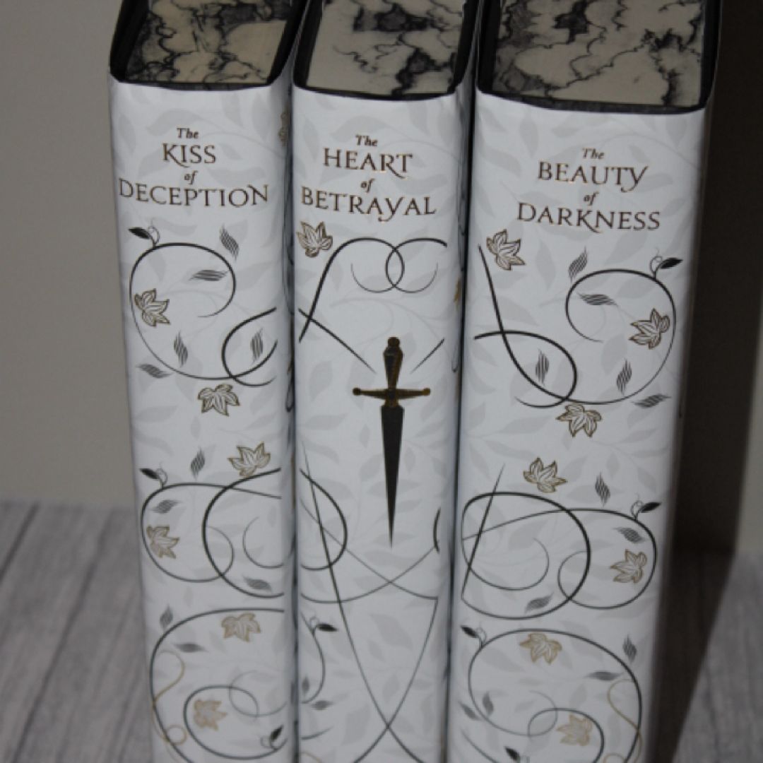 Fairyloot The Remnant Chronicles *SIGNED*