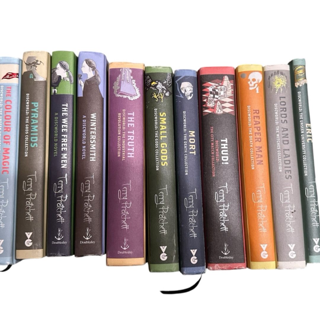 Terry Pratchett Discworld Exclusive The Colour of Magic UK set 