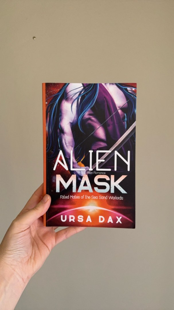 Alien Mask: A SciFi Alien Romance (Fated Mates of the Sea Sand Warlords)