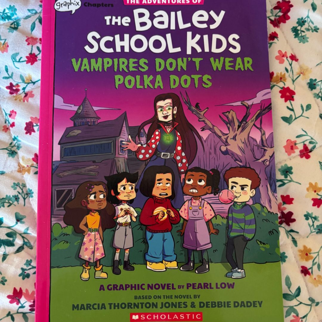 Vampires Don't Wear Polka Dots (the Adventures of the Bailey School Kids Graphic Novel #1)