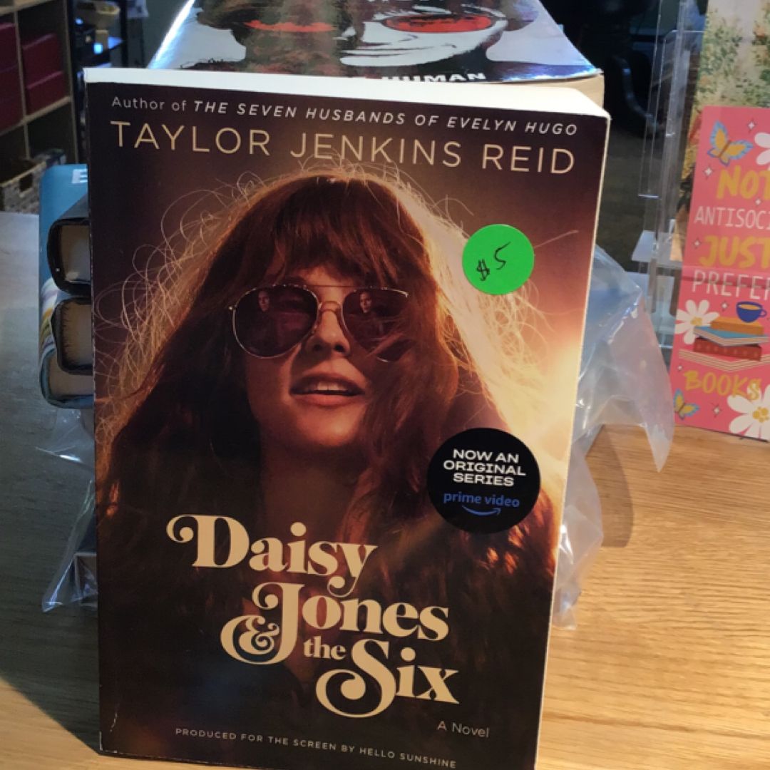 Daisy Jones and the Six (TV Tie-In Edition)