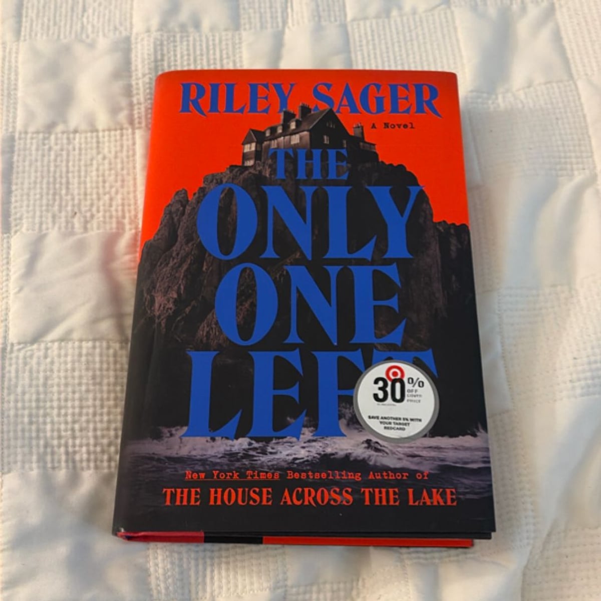 The Only One Left by Riley Sager, Hardcover | PangoBooks