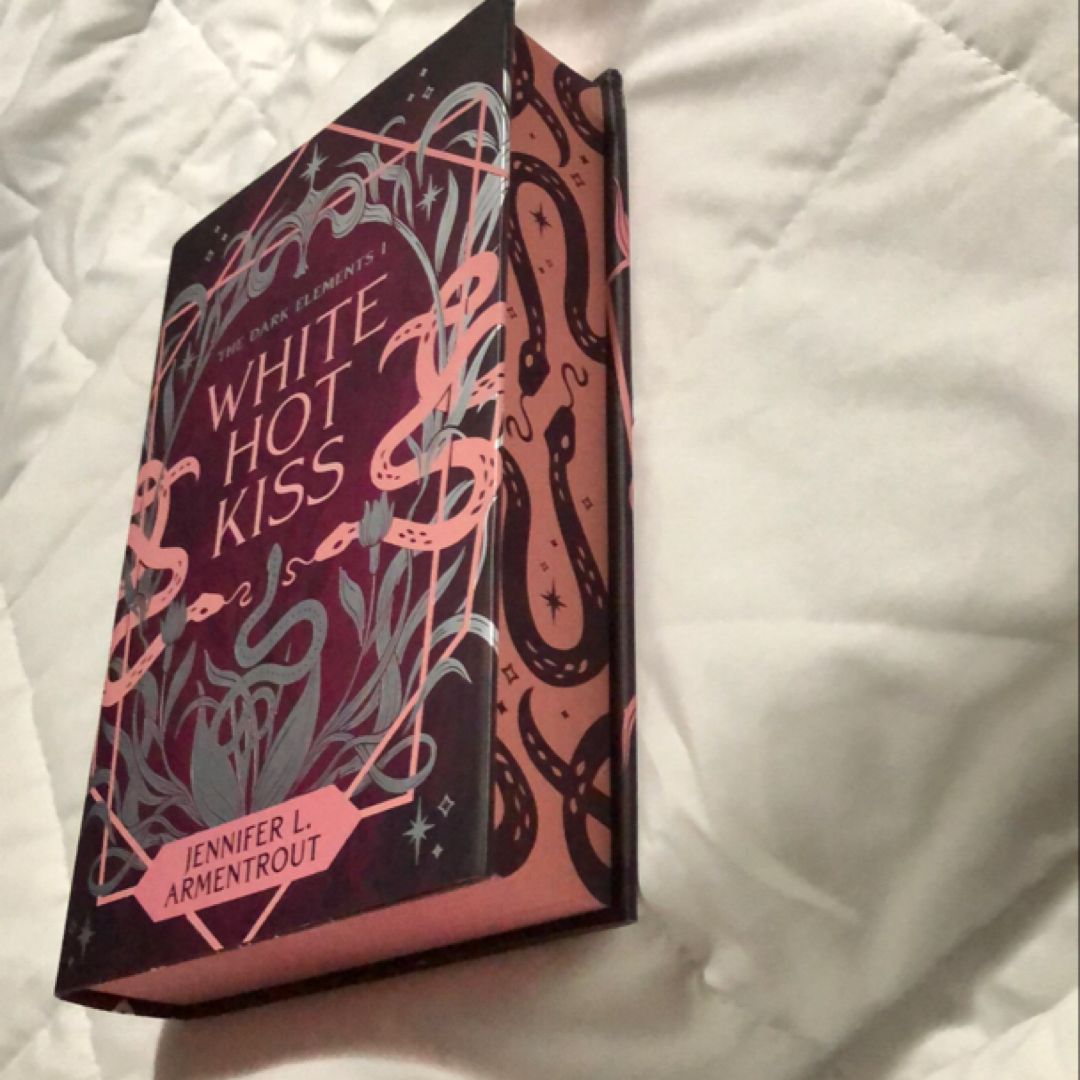 White Hot Kiss NEW SIGNED Fairyloot Sprayed Edges 