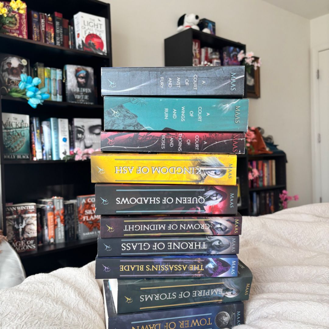 Throne Of Glass and A Court Of Thorns And Roses original covers 