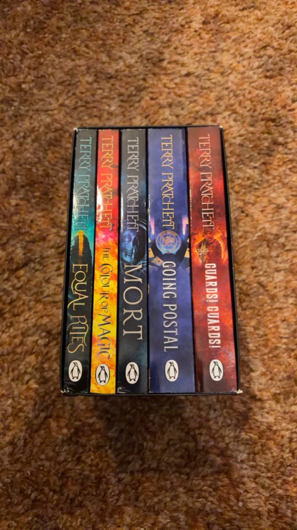 Terry Prachett Discworld 5 Book Slipcase