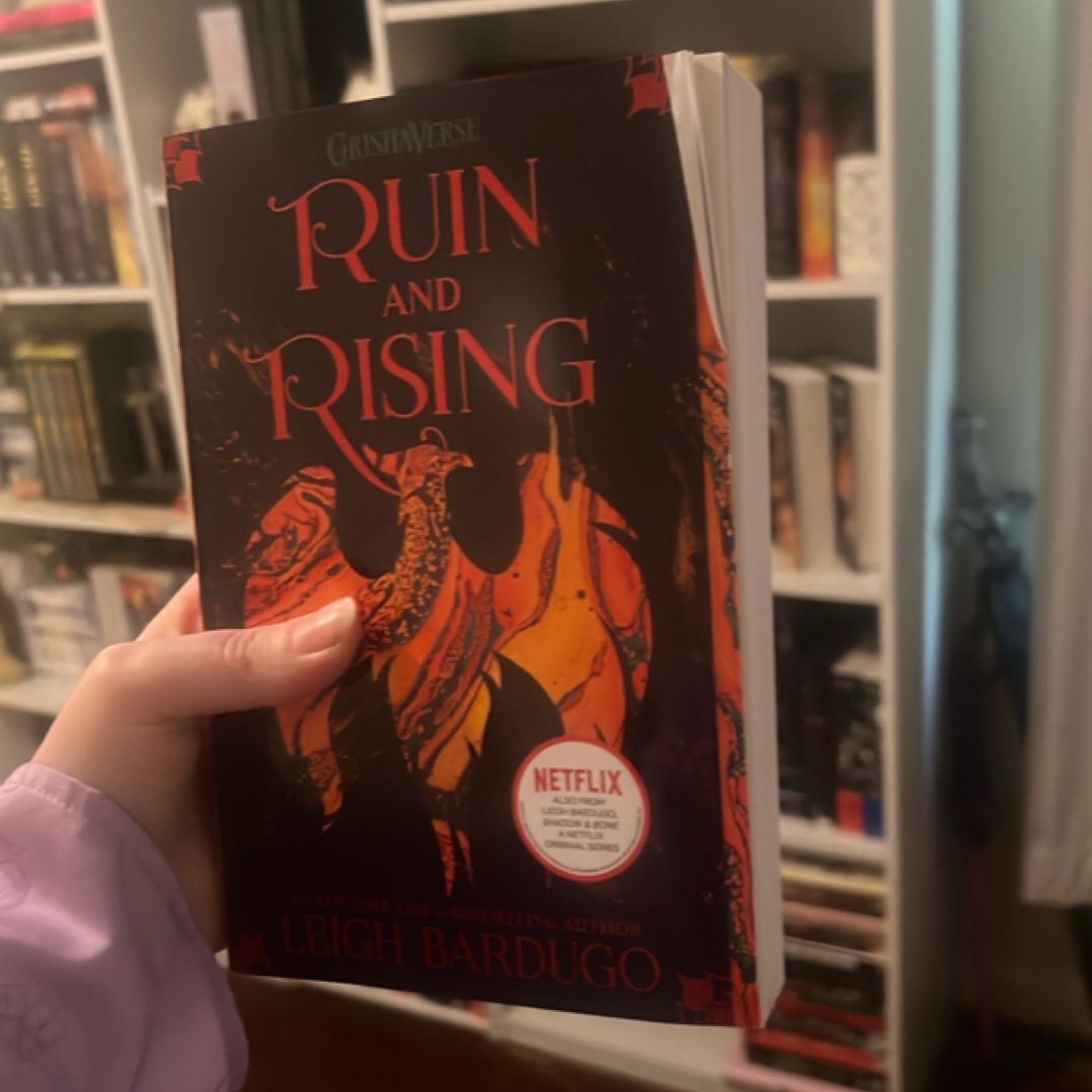 The Shadow and Bone Trilogy Boxed Set