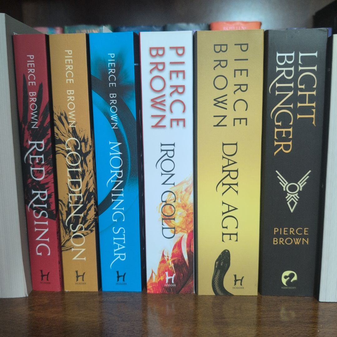 Red Rising Series 6 Books Set - Red Rising, Golden Son, Morning Star, Iron Gold, Dark Age, Light Bringer