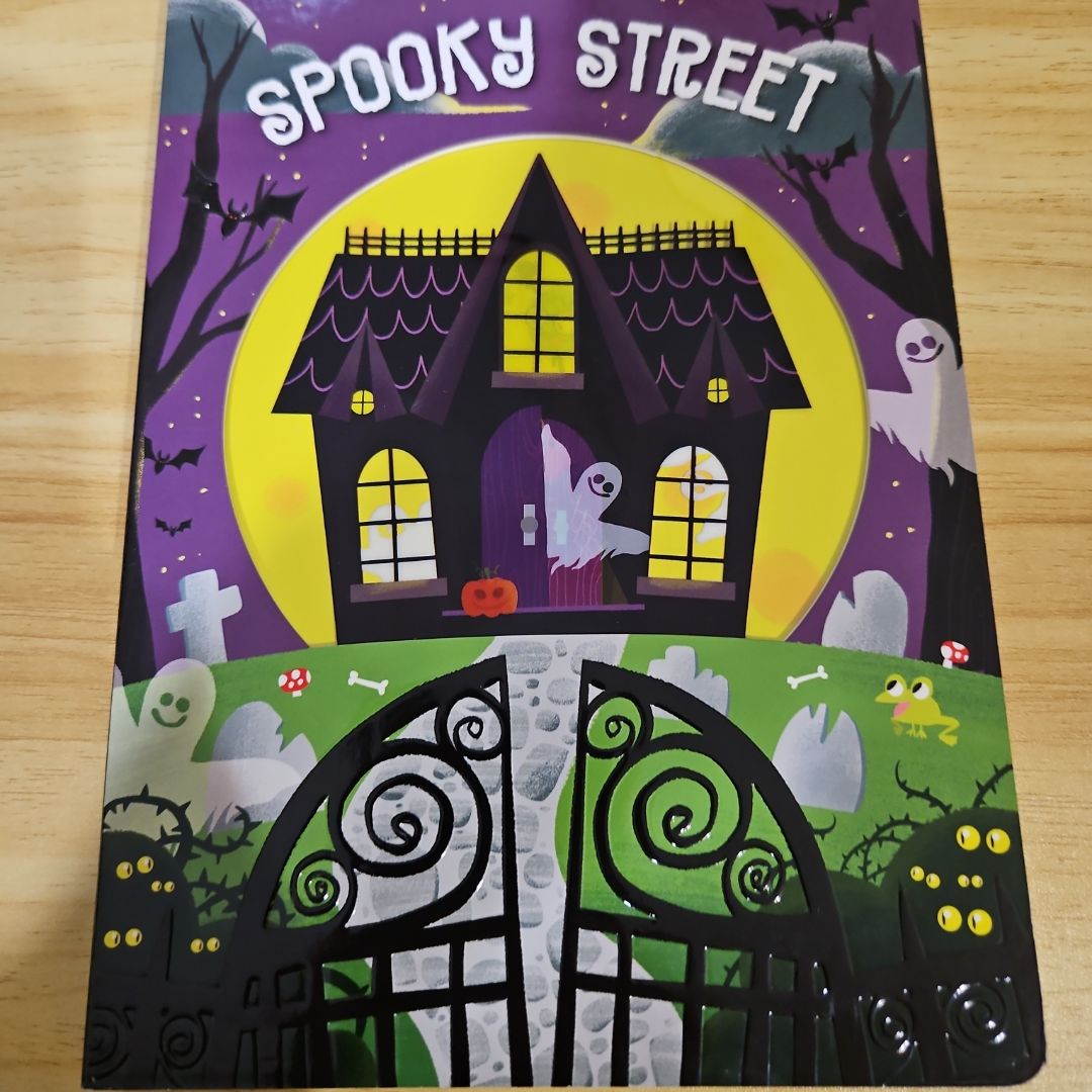 Look Closer: Spooky Street