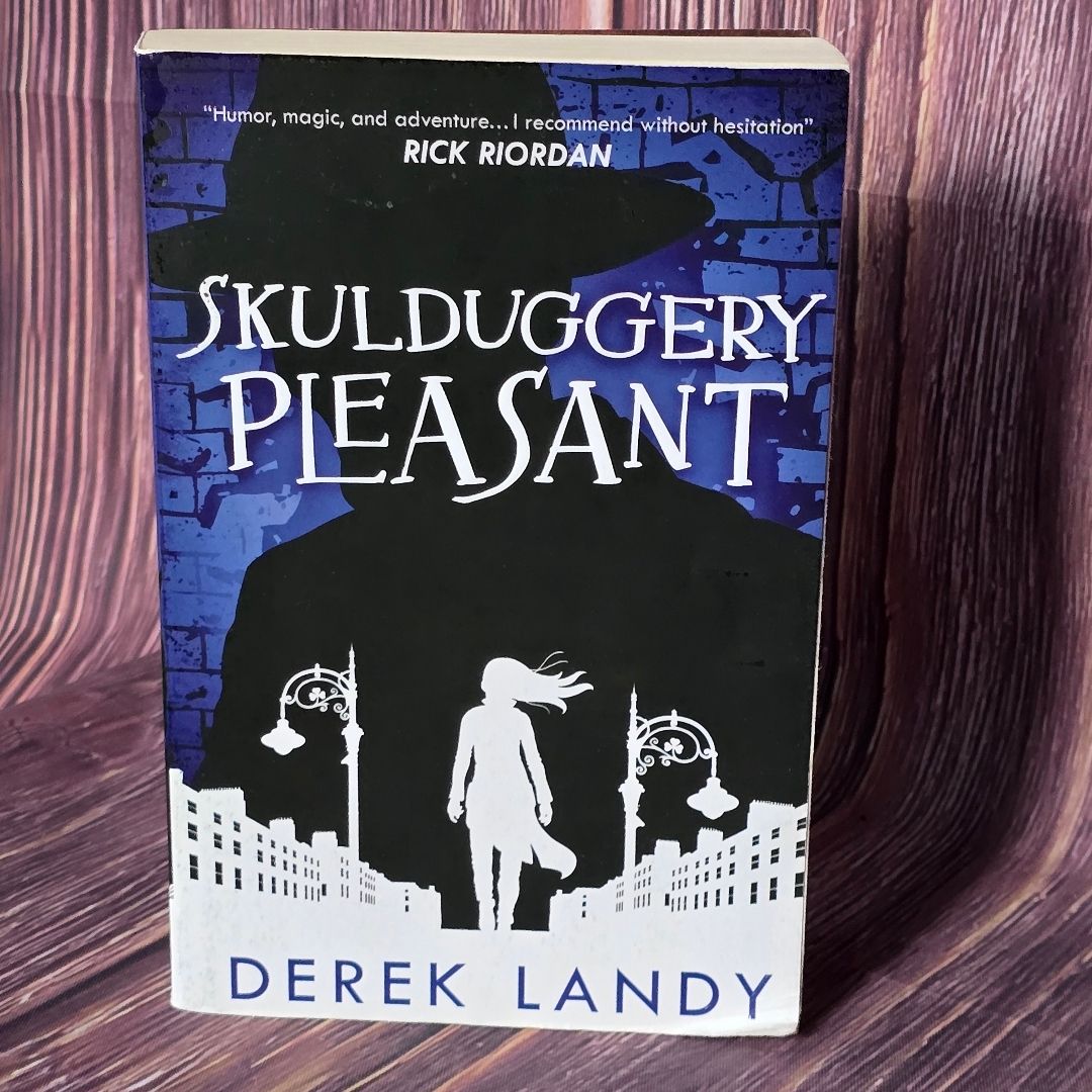 Skulduggery Pleasant (Skulduggery Pleasant, Book 1)