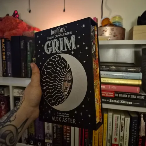 Grim and Oro: Dueling Crowns Edition (a Lightlark Saga Deluxe Companion Book)