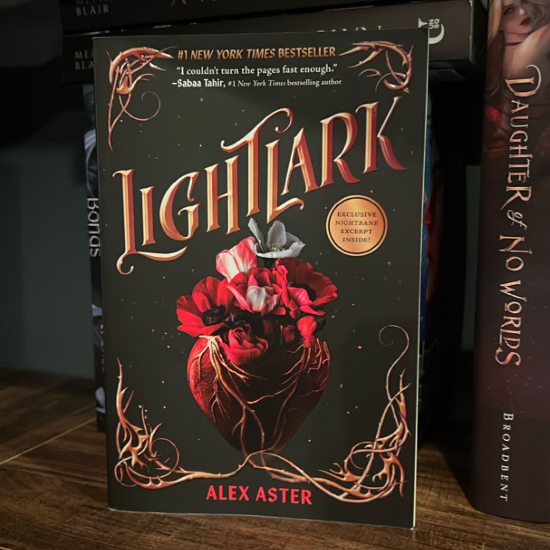 Lightlark (the Lightlark Saga Book 1)