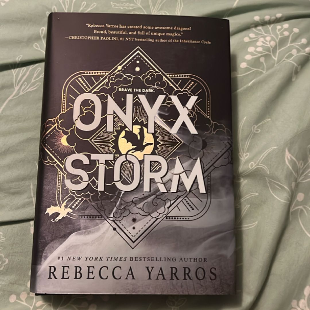 Onyx Storm (Standard Edition)