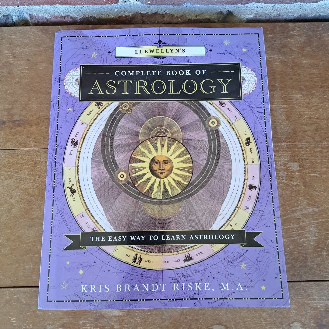 Llewellyn's Complete Book of Astrology