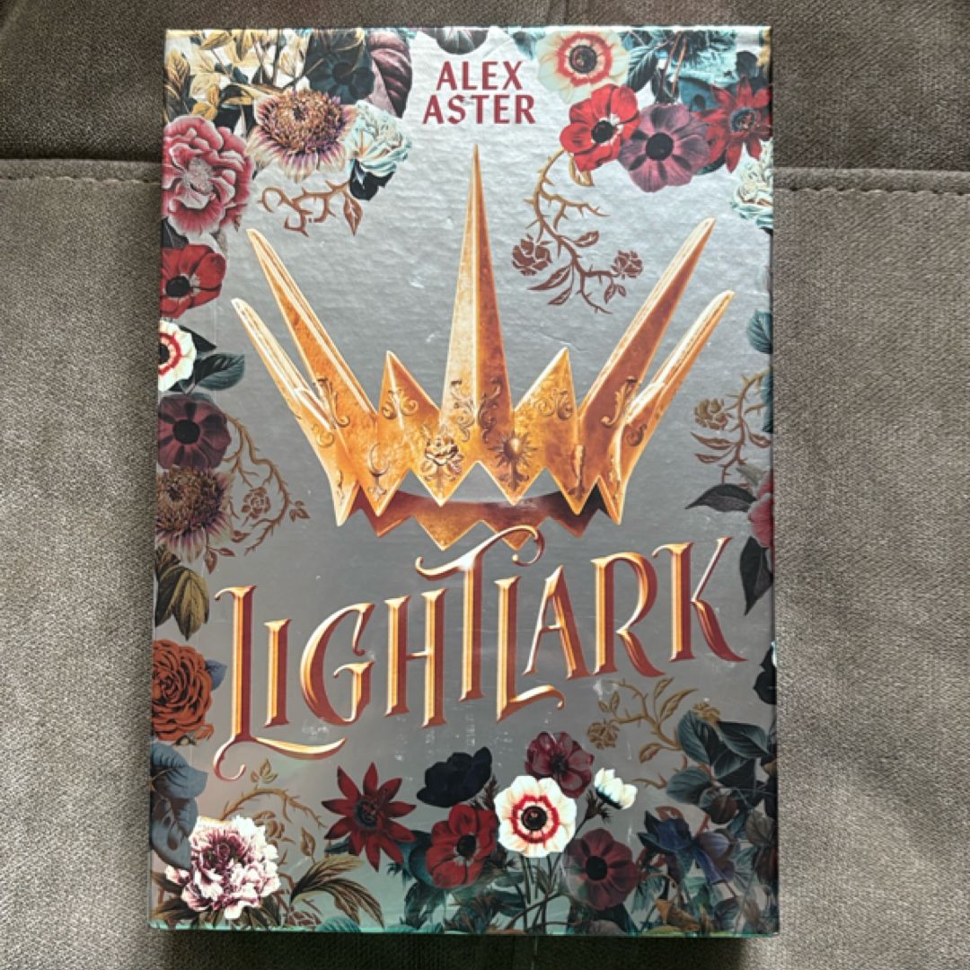 Lightlark: Collector's Edition (the Lightlark Saga Book 1)