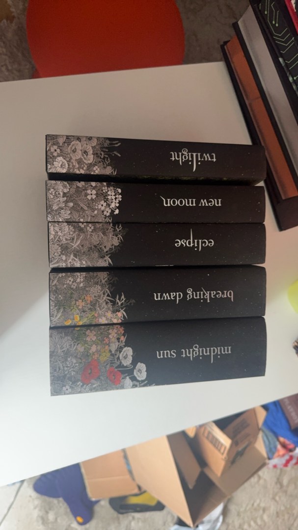 The Twilight Saga Deluxe Hardcover Collection