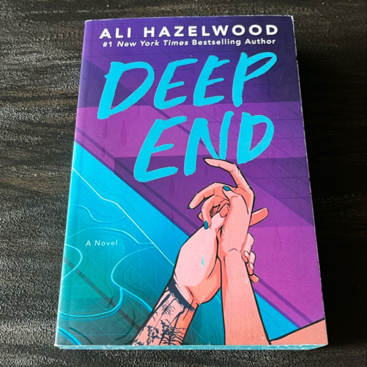Deep End by Ali Hazelwood, Paperback Pangobooks
