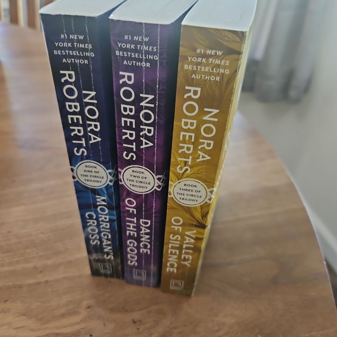 Nora Roberts Circle Trilogy Box Set