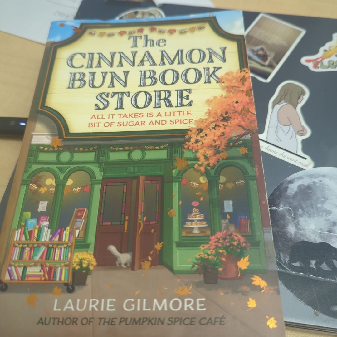 The Cinnamon Bun Book Store (Dream Harbor, Book 2)