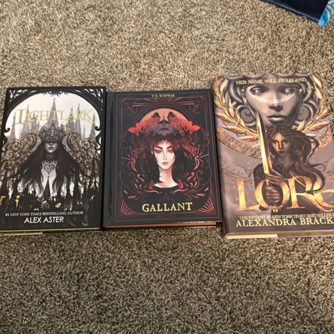 Special Edition bundle: Lightlark/Gallant/Lore