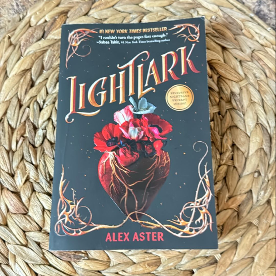 Lightlark (the Lightlark Saga Book 1)