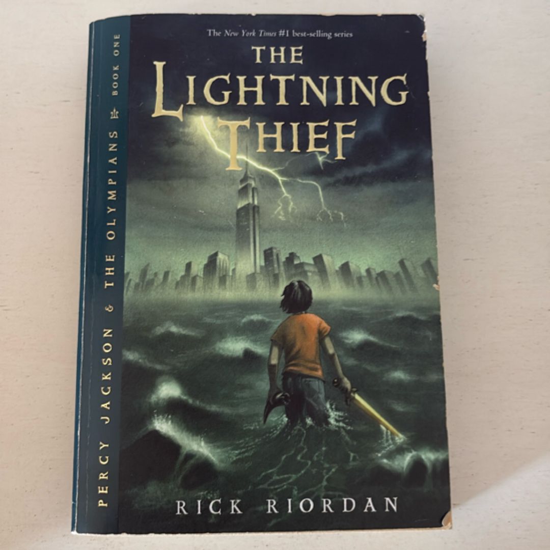 The Lightning Thief (Percy Jackson and the Olympians, Book One)
